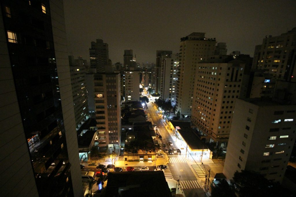 Bom e barato hotel no Jardins 900