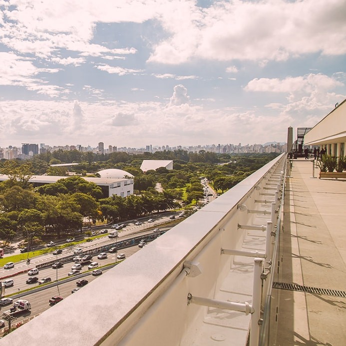 Vista do terraço do MAC São Paulo O MAC São Paulo conta com acervo de arte, restaurante, café e terraço com vista para o Parque Ibirapuera