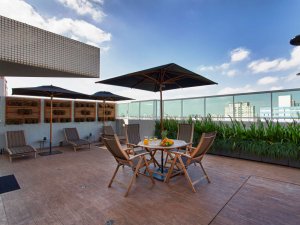 lounge ao ar livre no seu rooftop hotel tulip inn paulsita Tulip Inn