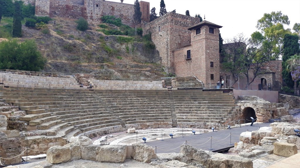 Teatro Romano, antigo anfiteatro - Estevam pelo Mundo Teatro Romano