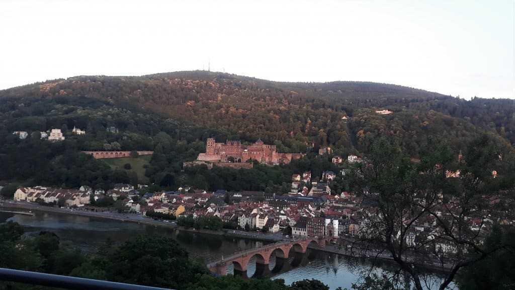 Vista do castelo pelo mirante do caminho dos filósofos - Estevam pelo Mundo Vista do castelo pelo mirante do caminho dos filósofos - Estevam pelo Mundo