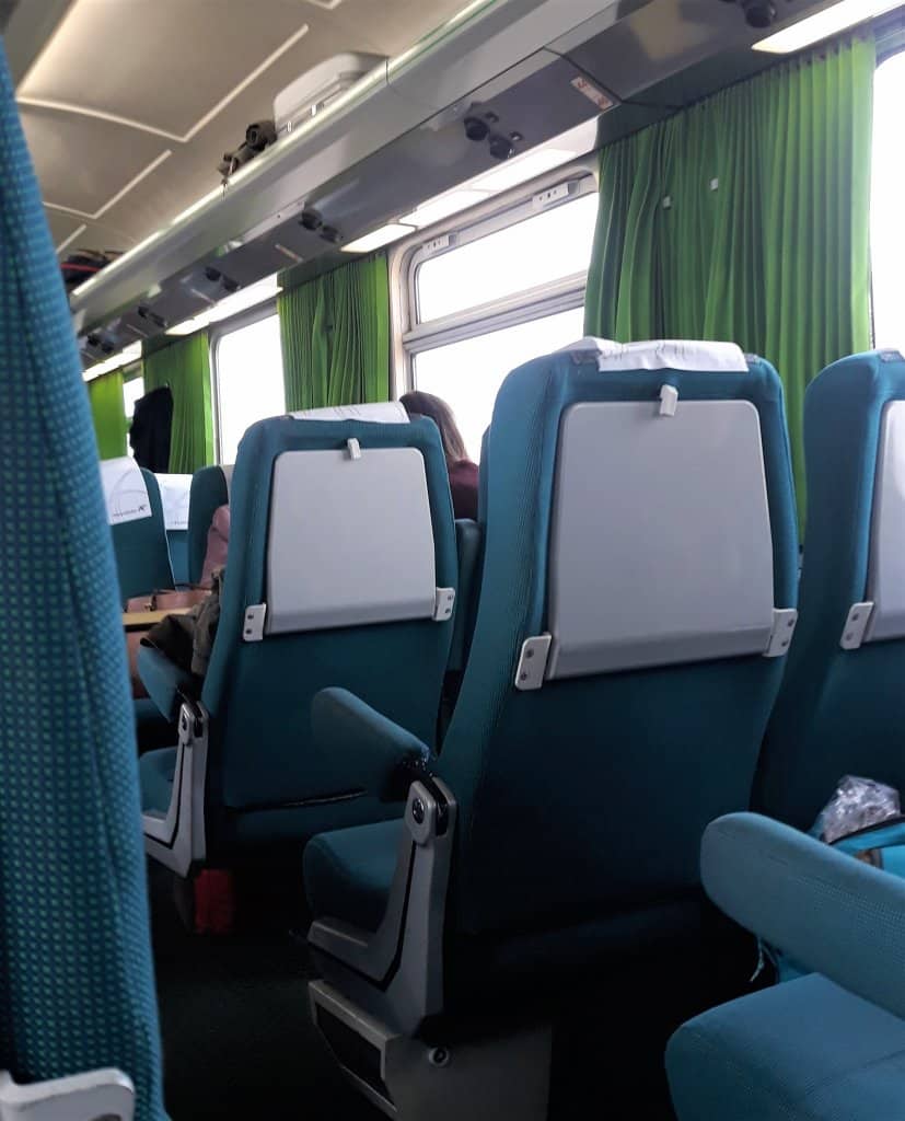 Assento em viagem de trem - EPM
