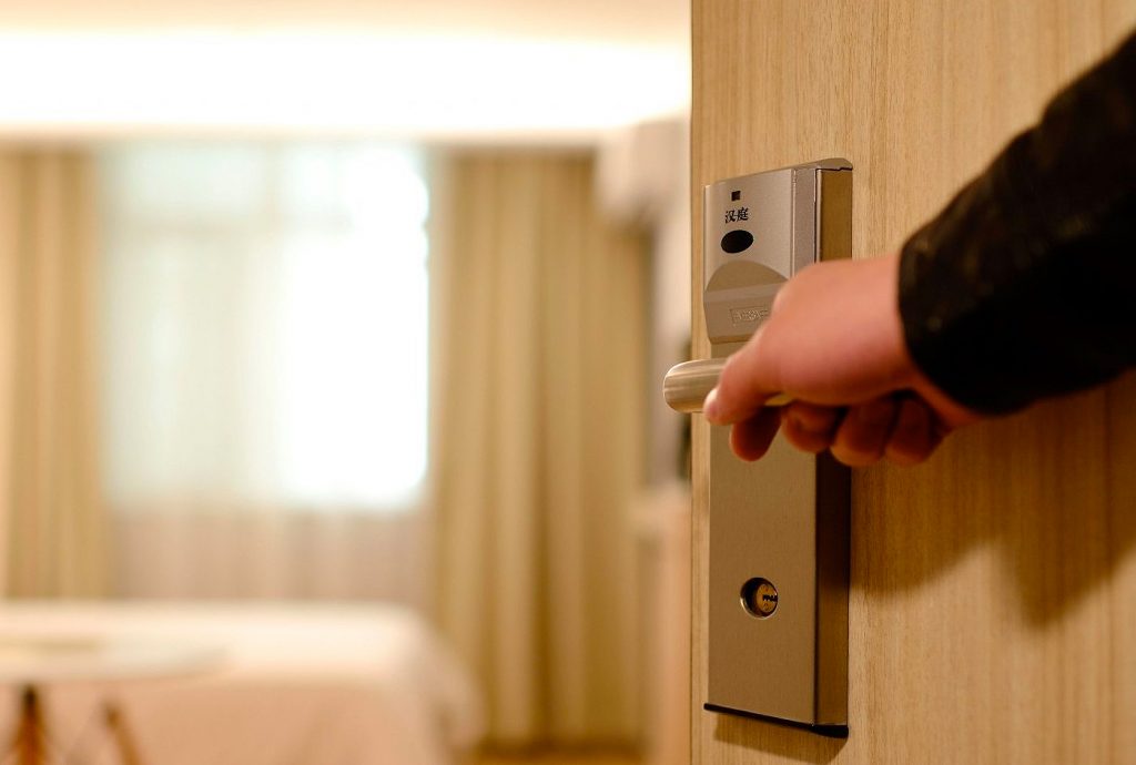 Onde me hospedar? Prós e contras das acomodações em cada viagem