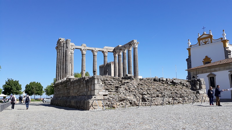 Viajar para Portugal e visitar Évora