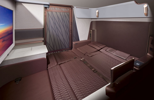 Viagem de luxo na Primeira Classe da Japan Airlines