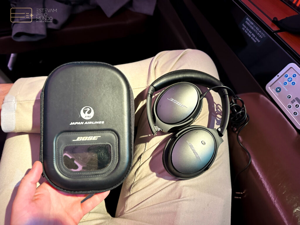 Fones da Primeira Classe da Japan Airlines
