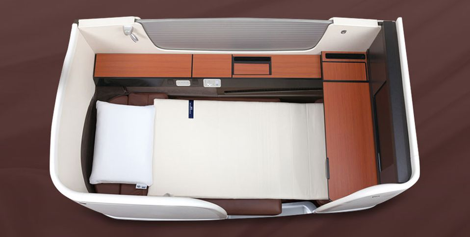 vista superior da primeira classe da jal no boeing 777