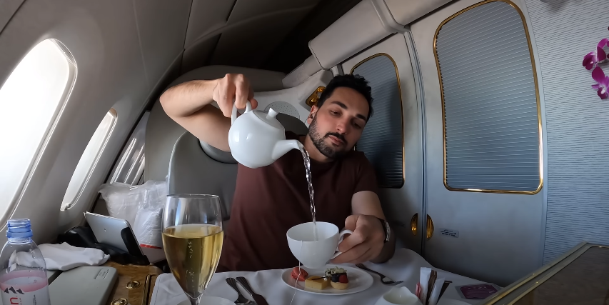 Estevam Pelo Mundo Primeira Classe da Emirates