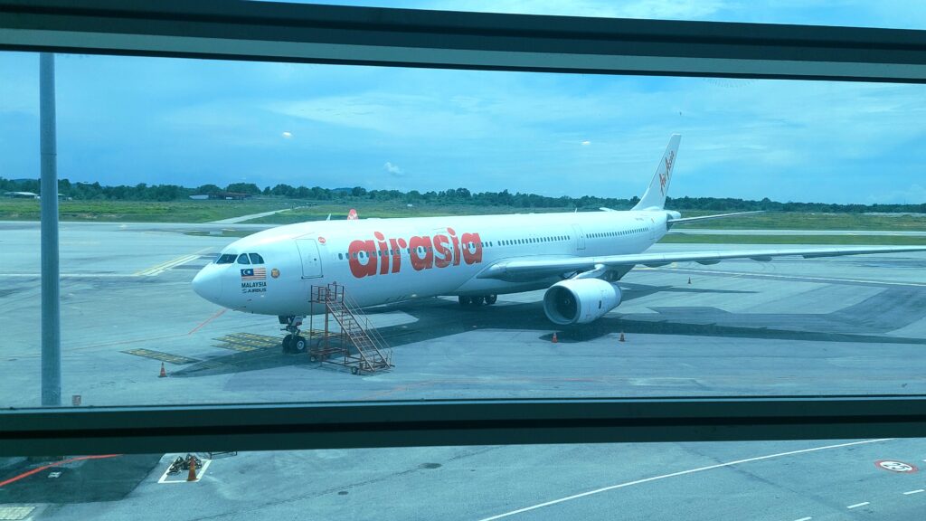 Como é voar na AirAsia da Malásia para a Tailândia