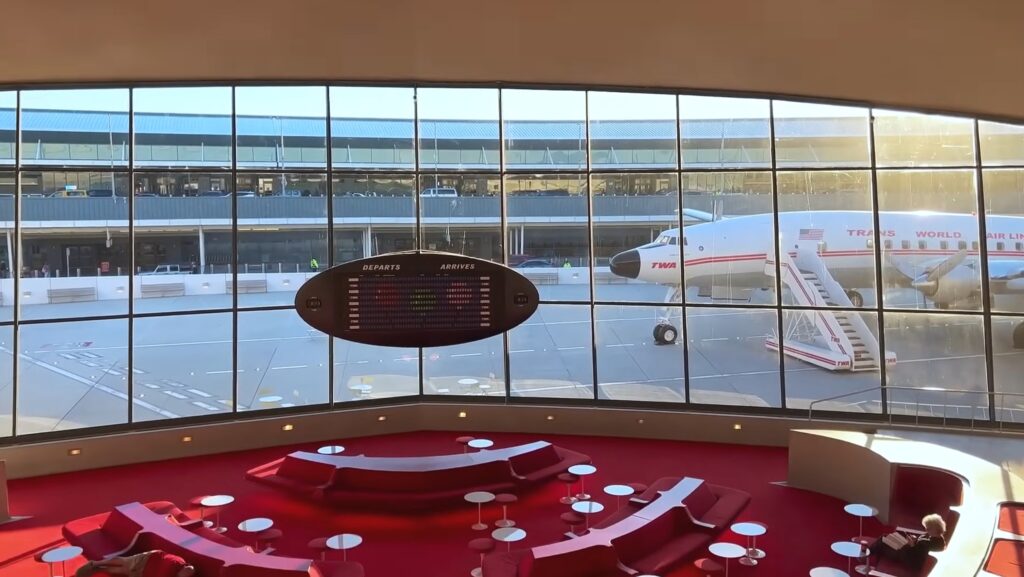 Como é se hospedar no TWA Hotel - o hotel temático de companhia aérea em antigo terminal do JFK